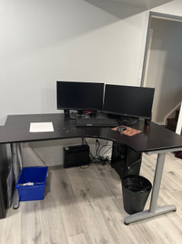 Adjustable height corner desk