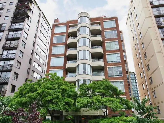 Large 2 bdrm 2 bath unfurnished near Stanley Park in Long Term Rentals in Downtown-West End - Image 2
