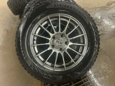 Pneus d’hiver Nokian Norman 7 cloutés montés sur roues RSSW. Grandeur 215/60R16. Un hiver d’usure. 7...