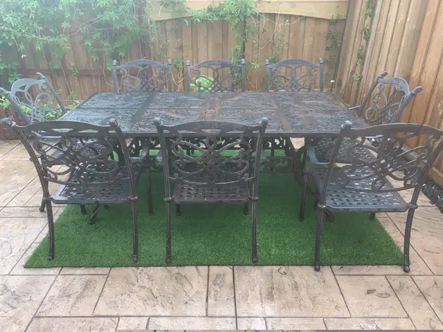 Cast iron aluminum outdoor patio set-9 pces in Patio & Garden Furniture in Mississauga / Peel Region - Image 4