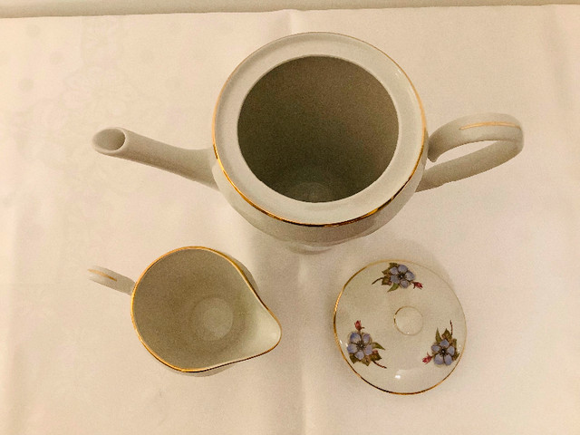 Vintage Polish Porcelain Tea Service for 8 dans Vaisselle et articles de cuisine  à Kitchener / Waterloo - Image 4