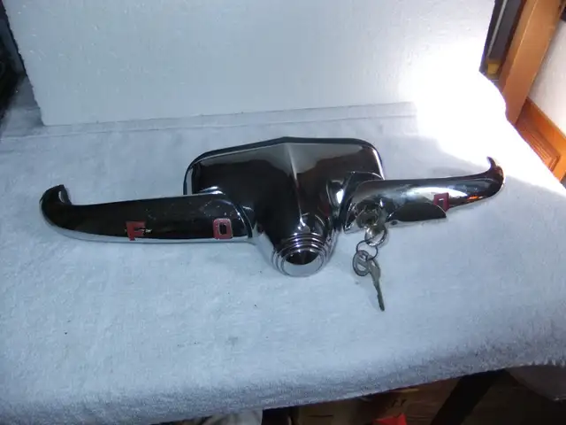 1949 ford flathead custom trunk handle assembly early takeoff in Auto Body Parts in Barrie - Image 2