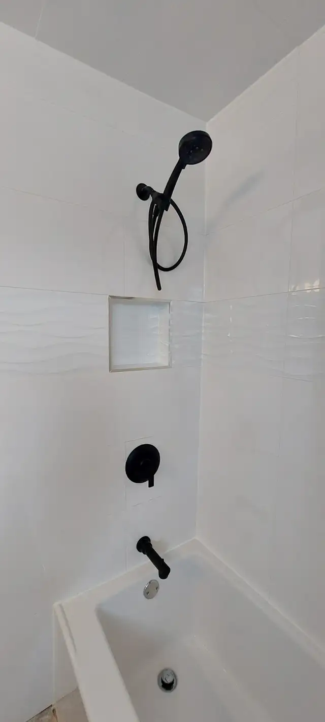 BATHROOM RENOVATION & TILE SERVICES582838706546954241