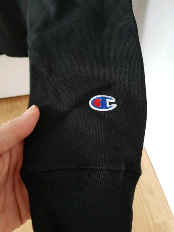 Hoodie Champion pour fille! Neuf! in Women's - Tops & Outerwear in Granby - Image 4