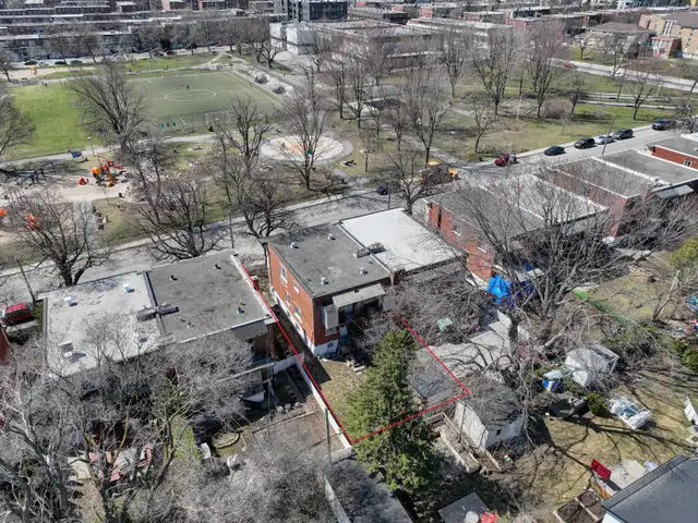 GRAND 5 1/2 DEVANT PARC AVEC GARAGE ET PRÈS METRO LANGELIER in Long Term Rentals in City of Montréal - Image 3