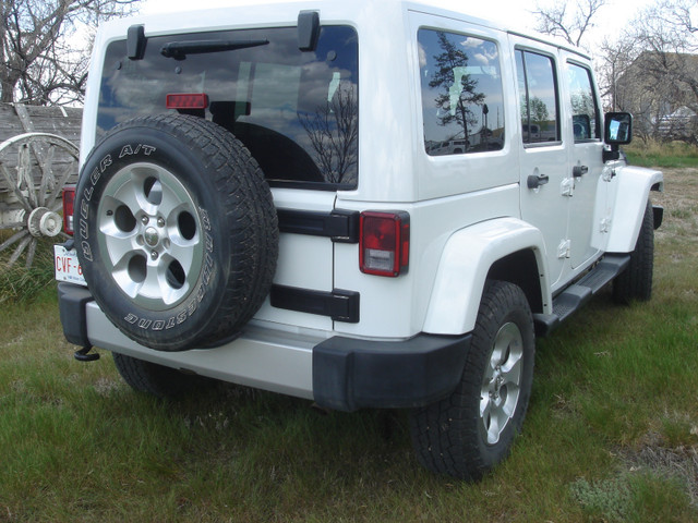 2014 Jeep Wrangler Sahara Unlimited W/Soft Top in Cars & Trucks in Medicine Hat - Image 4