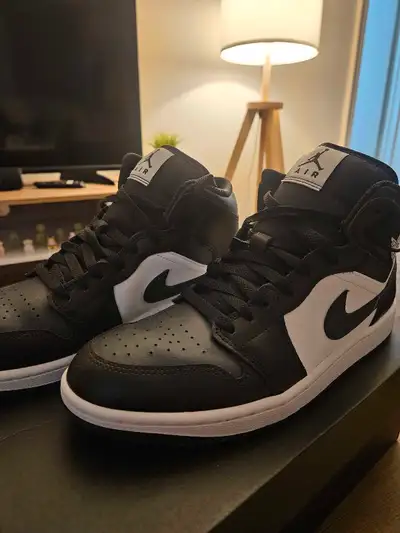Nike Air Jordan 1 Mid - Men's 9.5, View more