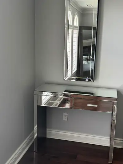 Vanité en miroir avec miroir et table de nuit, View more