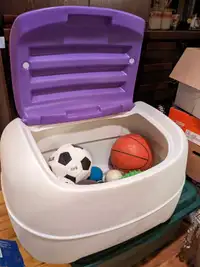 Little Tikes Play `N Store Toy Chest like NEW