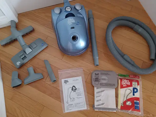 BALAYEUSE  /  ASPIRATEUR - TRAINEAU   -LIQUIDATION in Vacuums in Québec City - Image 2