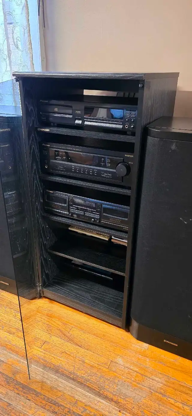 Pioneer Stereo System in Stereo Systems & Home Theatre in City of Toronto - Image 4