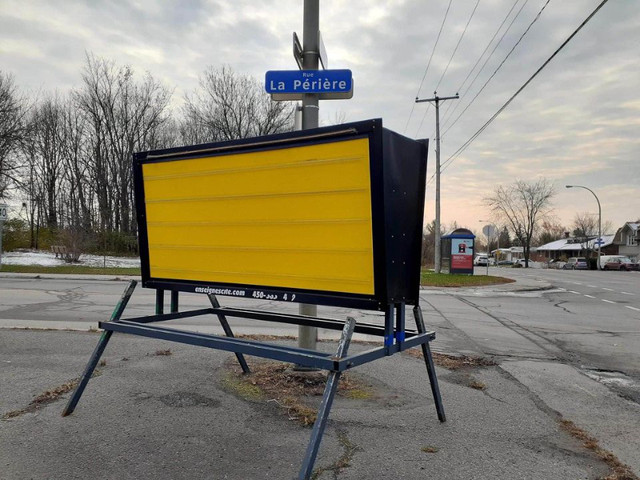 Enseigne mobile dans Autres équipements commerciaux et industriels  à Ville de Montréal