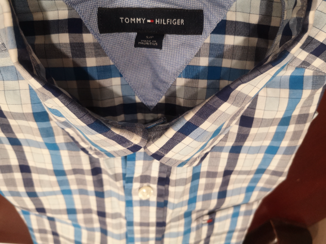 LIKE NEW Tommy Hilfiger Check Shirt. Size-Small. Blue Checkers. in Men's in Mississauga / Peel Region - Image 4