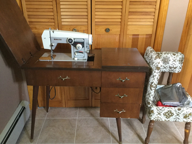 WHITE SEWING MACHINE WITH CABINET AND CHAIR in Hobbies & Crafts in City of Halifax - Image 2