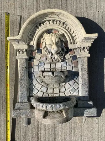 Royal Lions-Head Patio Garden Fountain. Will need to hook up to your own base. Dimensions in photo....
