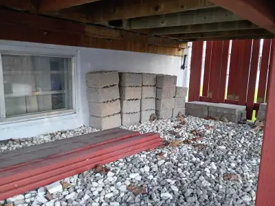 47 dalles mixtes a patio en très bon état (comme neuves) na jamais été installées