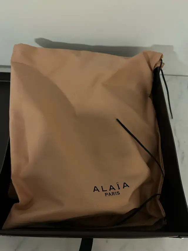 women’s Designer Shoes in Women's - Shoes in Hamilton - Image 5