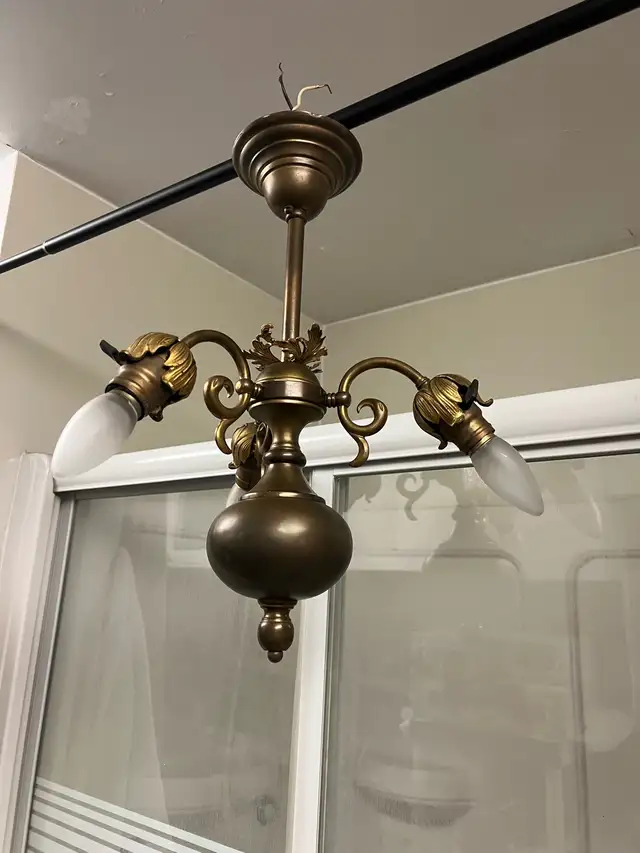 Lustre Vintage en Laiton Suspendu / Vintage Brass Chandelier in Indoor Lighting & Fans in City of Montréal - Image 2