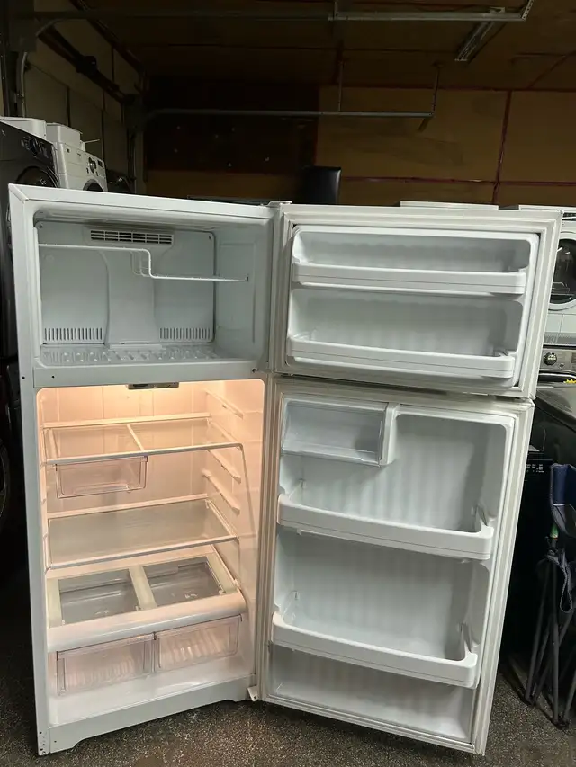 GE 28”  Refrigerator for Sale. in Refrigerators in Kitchener / Waterloo - Image 3