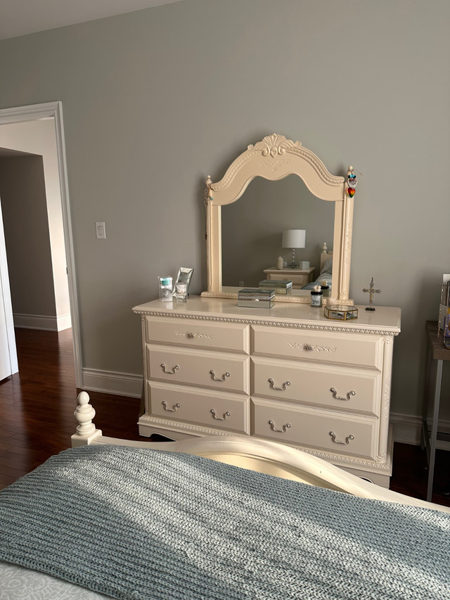 Bedroom Set in Beds & Mattresses in Markham / York Region - Image 3