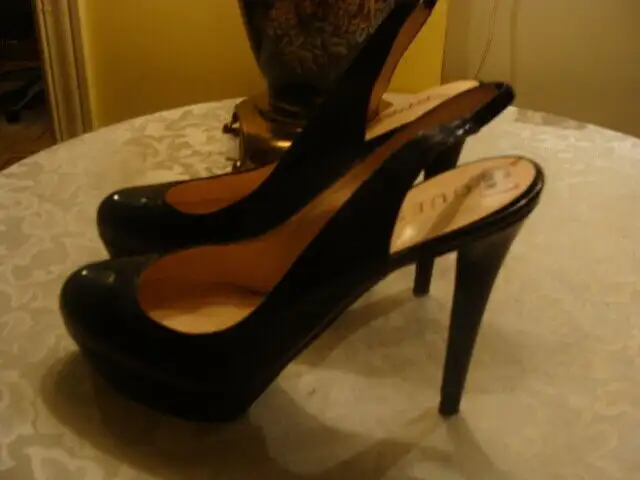 Souliers de marque Guess, en cuir vernis, pointure 8.5 in Women's - Shoes in Laval / North Shore - Image 7