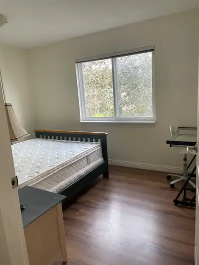 Large one bedroom suite on upper floor. Nice and bright. Separate entrance. Furnished with queen siz...