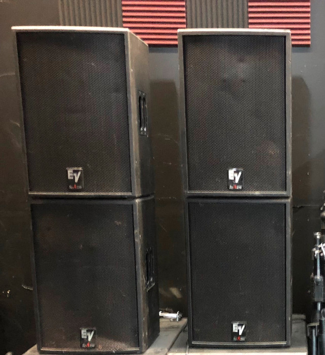 Powered speakers in Pro Audio & Recording Equipment in Edmonton