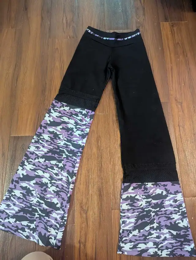 women's leggings in Women's - Bottoms in Markham / York Region - Image 2