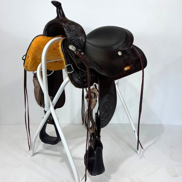 16" Circle Y High Horse Mineral Wells Trail Saddle, Xtra Wide in Equestrian & Livestock Accessories in Kamloops - Image 2