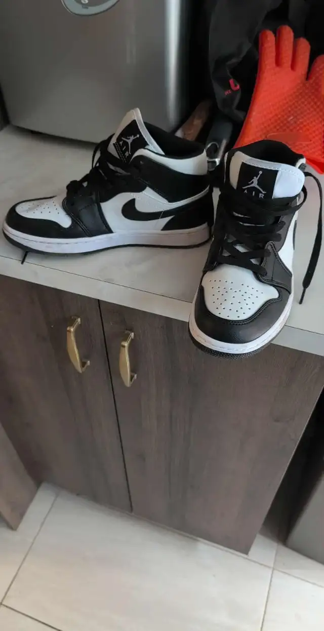 Soulier Jordan Nike air in Men's Shoes in City of Montréal - Image 2