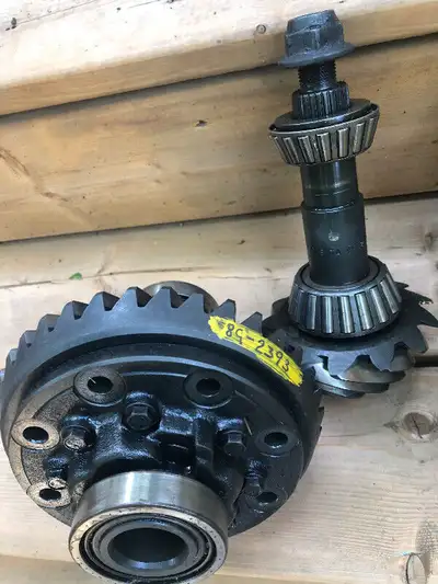 All OE parts in good working order from 1989 IROC-Z 5.7L: • 2.77 posi rear gear internals (ring, pin...