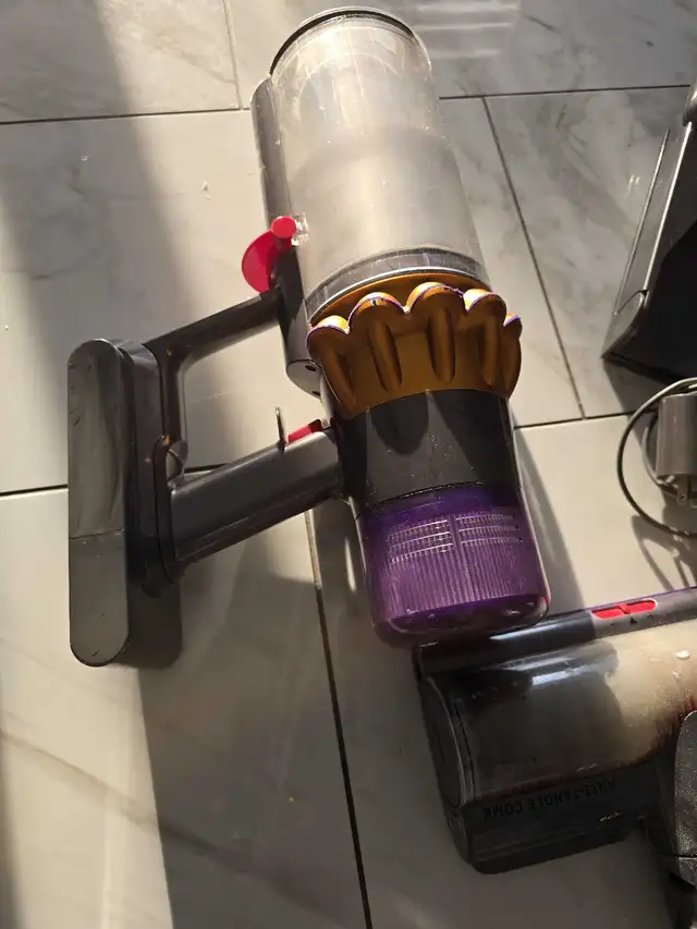 Dyson v15 cordless vacuum for sale in great condition in Vacuums in Edmonton - Image 3