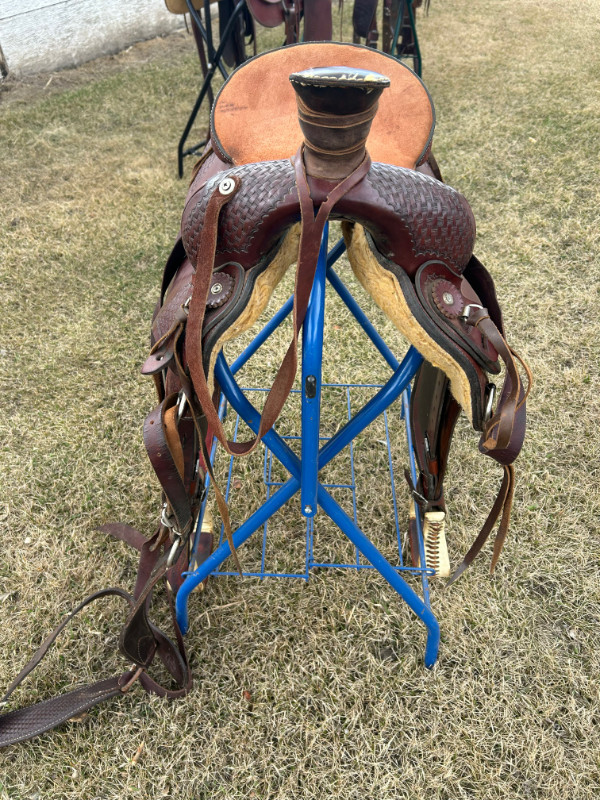 Rocky Mountain Saddle - 17inch Roper in Equestrian & Livestock Accessories in Edmonton - Image 4