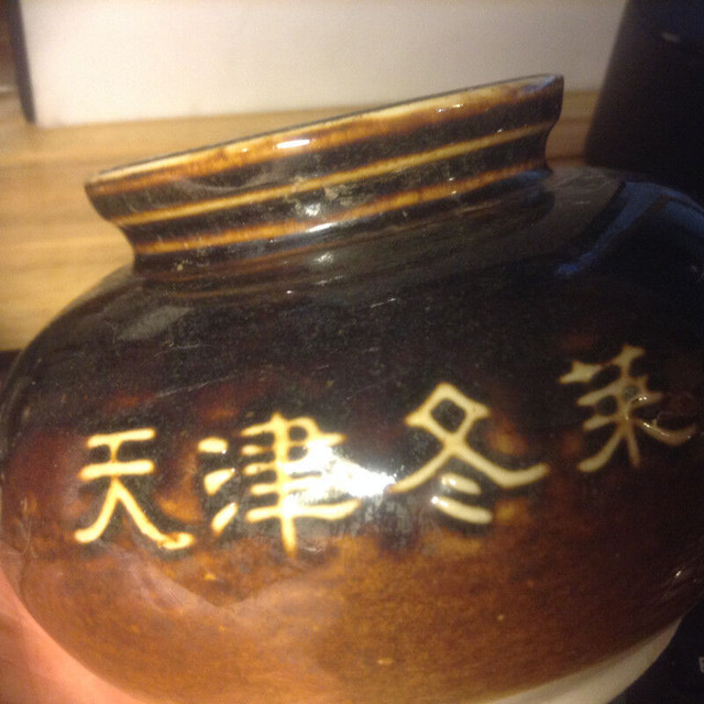 Chinese Brown Glazed Stoneware Jar in Arts & Collectibles in Vancouver - Image 2