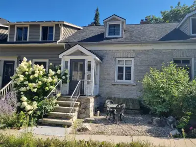 Room for rent in a 2bed+1bath house in downtown Kingston