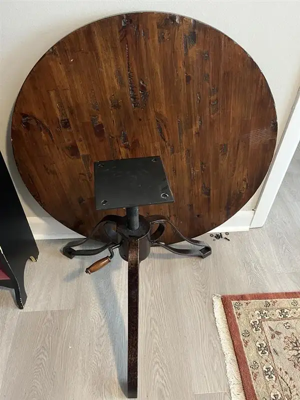 Round dining/coffee table in Dining Tables & Sets in Winnipeg - Image 6
