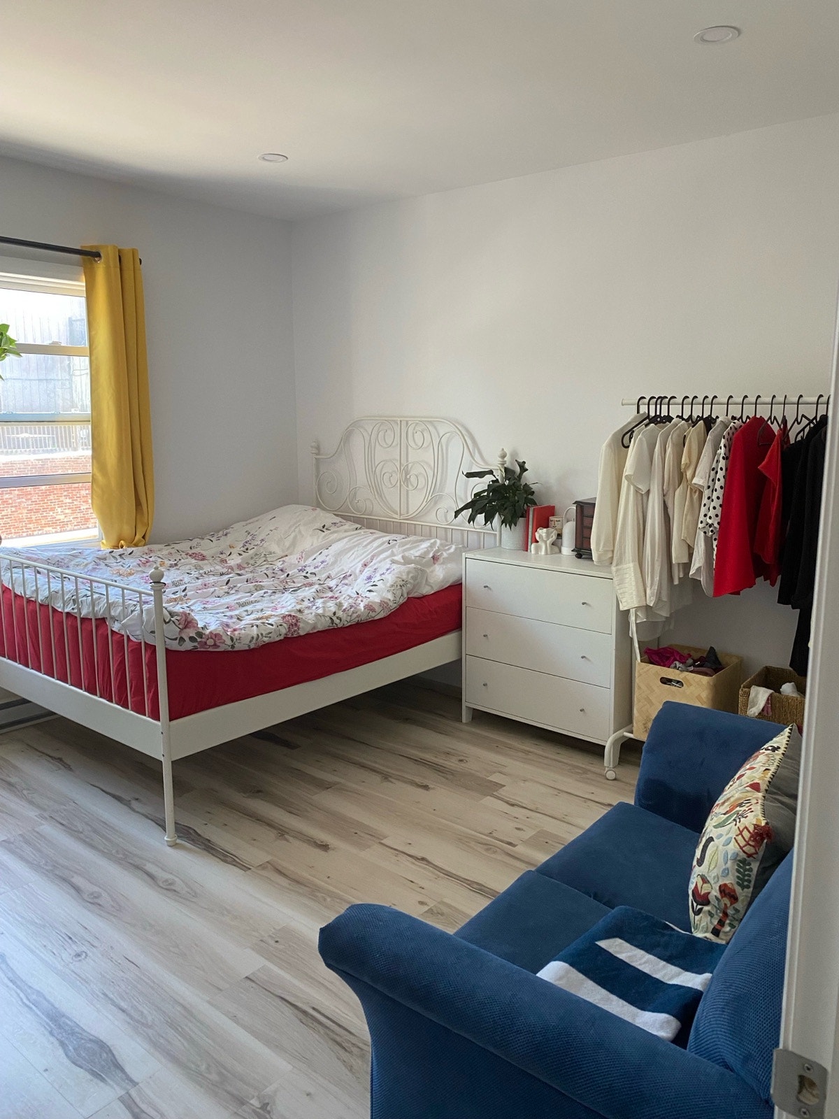 Sunny and Spacious Room in Plateau 4 1/2 - September — photo 1