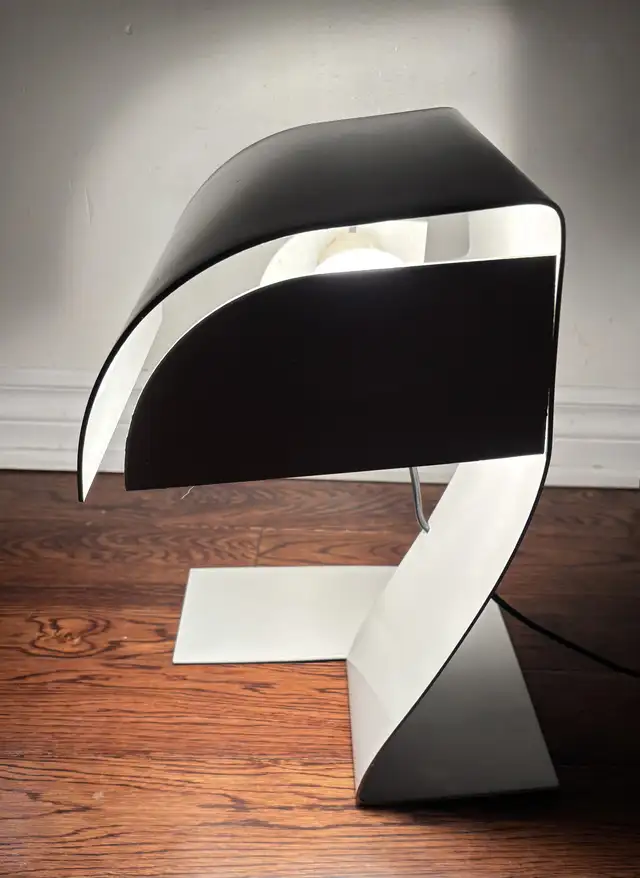 STILNOVO Blitz Table Lamp 1970’s - Italy  in Indoor Lighting & Fans in City of Montréal - Image 4