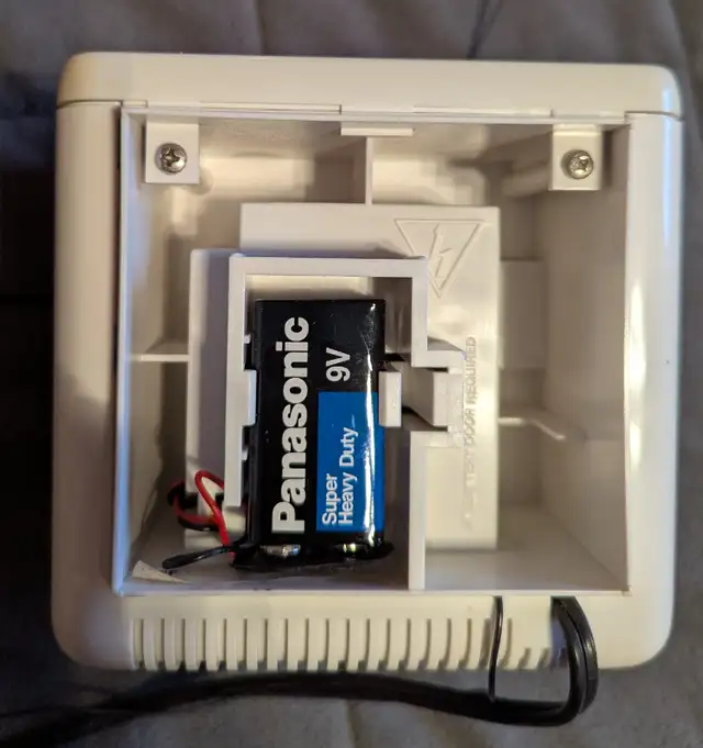 Sounddesign Radio Alarm Clock in General Electronics in Oshawa / Durham Region - Image 6
