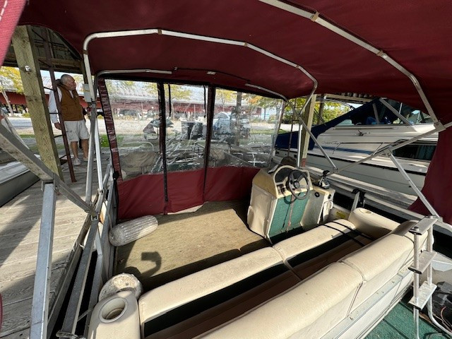 2001 Misty Harbour Pontoon Boat in Canoes, Kayaks & Paddles in Barrie - Image 4