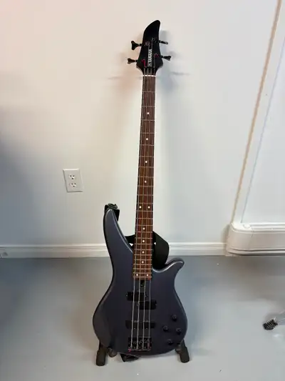 Yamaha Bass good condition no scratches 200, View more
