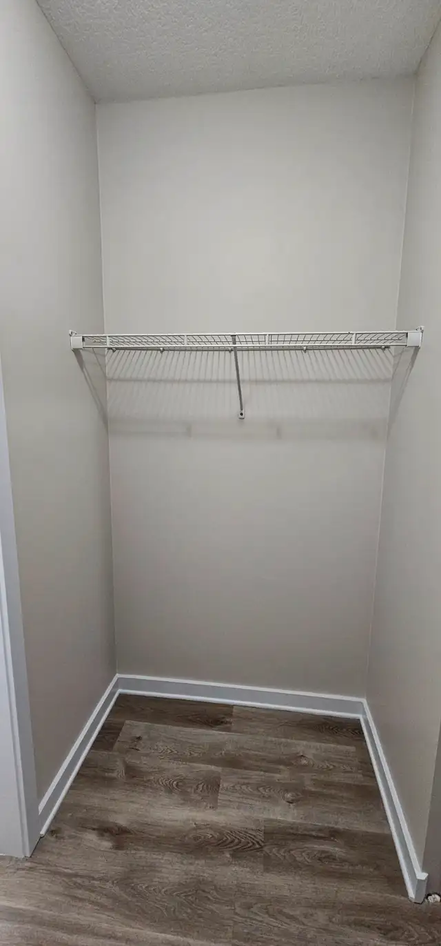 Move-In Ready 2-Bed, 2-Bath Condo in Ambleside in Long Term Rentals in Edmonton - Image 18