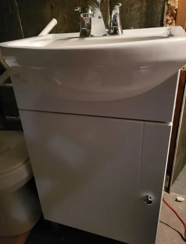 Bathroom Vanity457023738915082240