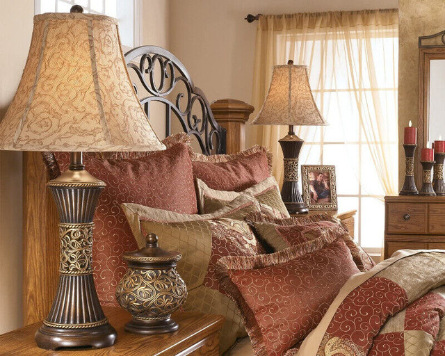 (NEW) Ashley Mariana Poly Table Lamp 2 Traditional Antique Brown in Indoor Lighting & Fans in City of Toronto - Image 4