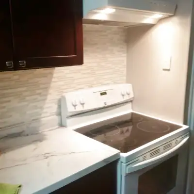 Super condition rooms for rent St. Lawrence/West Queens