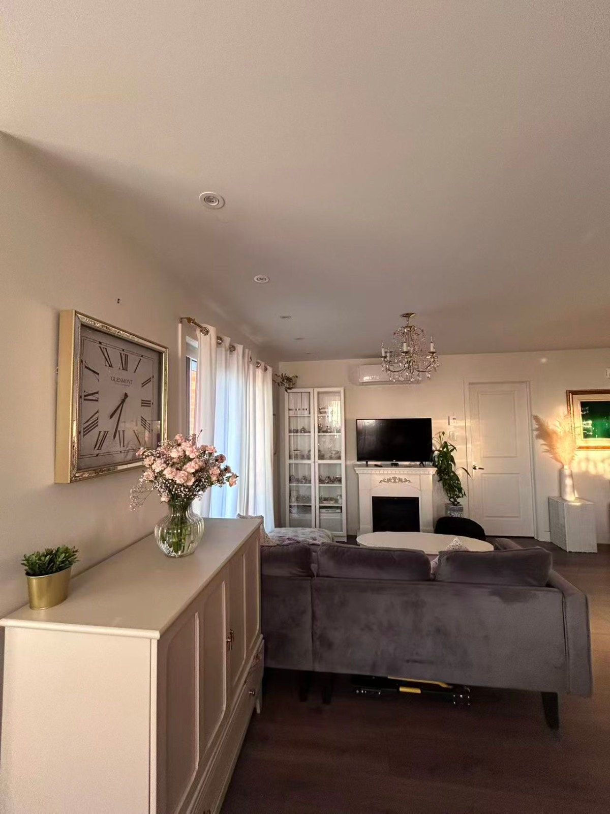 Big bright 2 bedrooms condo penthouse near  Angrignon metro park — photo 2