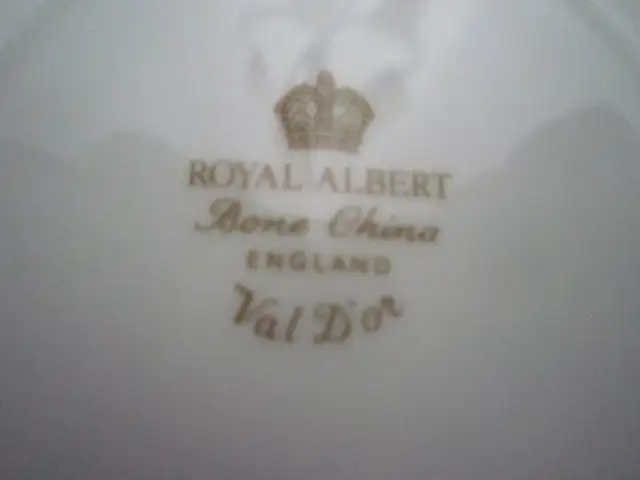 Royal Albert VAL D'OR fine bone china set for 4 | Arts & Collectibles ...