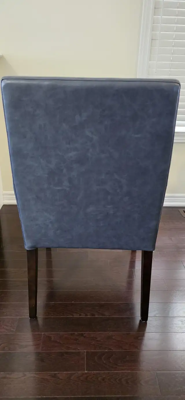 Stylish Blue Armchair in Chairs & Recliners in Mississauga / Peel Region - Image 3