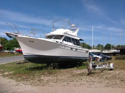 1987 Bayliner 3270 Motoryacht – "Matileena" Located in Waubaushene, Ontario – $10,000 CAD – As is, w...