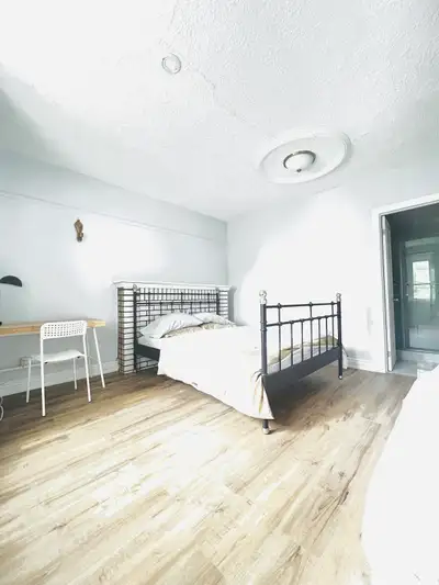 room with private bathroom for rent
